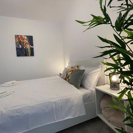 Luxury Apartment Яш Екстериор снимка